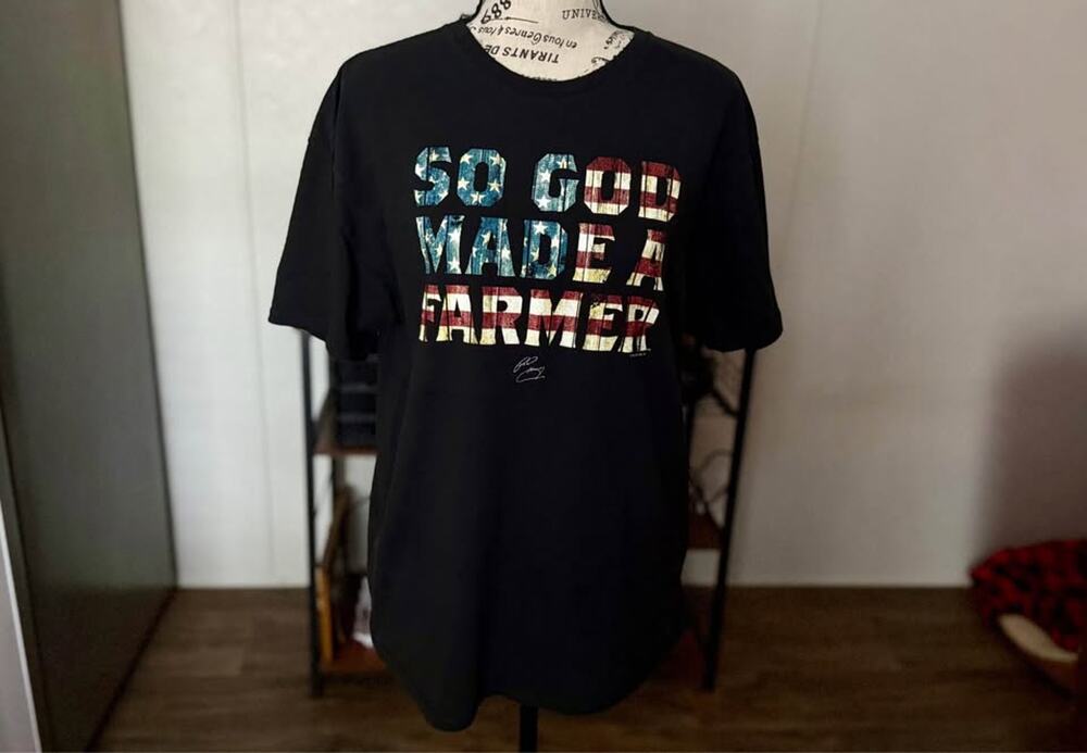 Men’s “So God Made a Farmer” Black T-Shirt Size Large